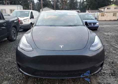 2024 Tesla Model Y z USA, uszkodzony, nr VIN 7SAYGAEE5RF116661